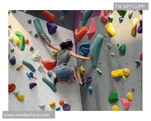 重庆攀岩队与深圳攀岩队赛后复盘分析比赛节奏与表现对比